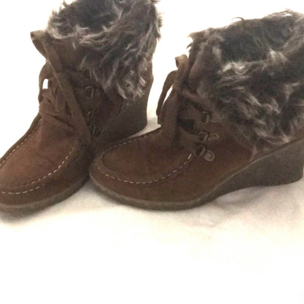 Hot kiss lace up suede wedge ankle boots Sz 5.5
